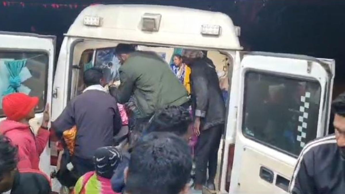 dantewada-accident-tractor-trolley-went-out-of-control-and-overturned-injuring-20-people