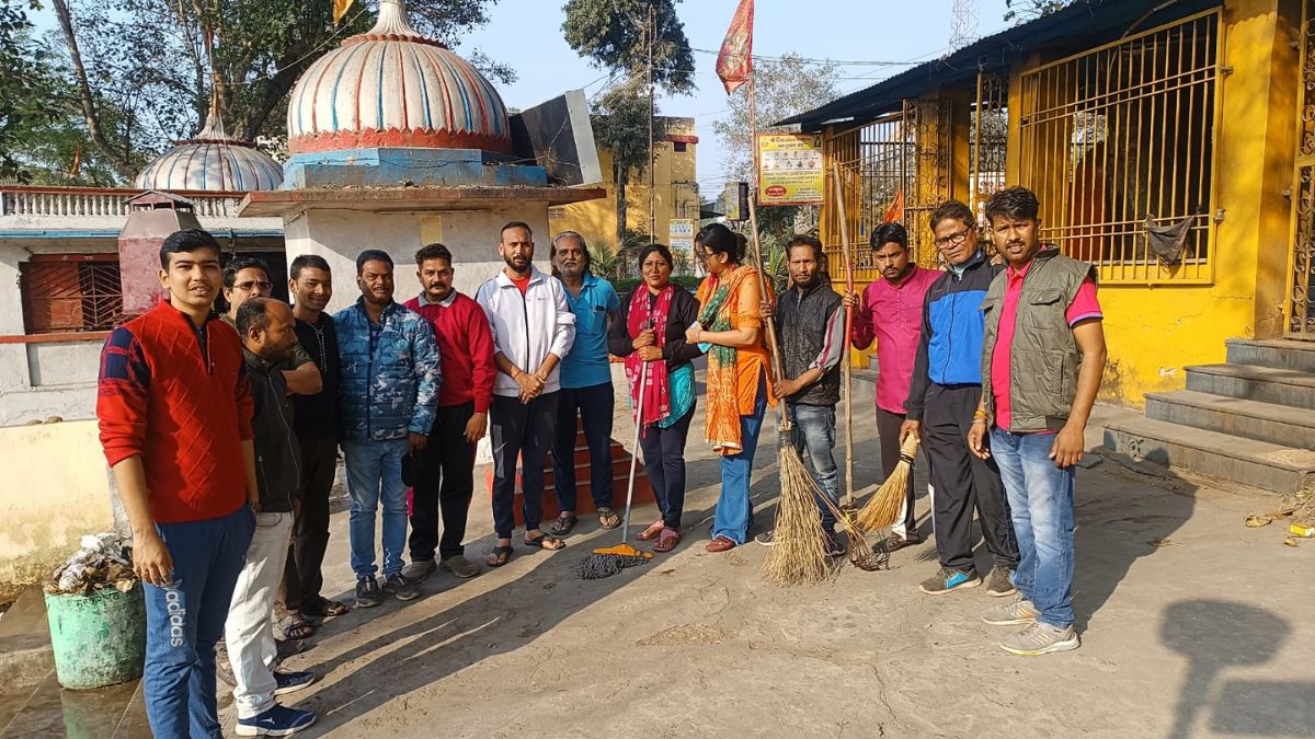 special-cleanliness-campaign-started-in-mahadev-nikle-shiv-temple-complex-kewra-bari-chowk