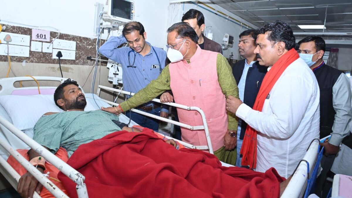 chief-minister-met-injured-soldiers